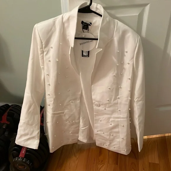 Boohoo Pearl Detail Blazer and Short Set - Picture 2 of 4